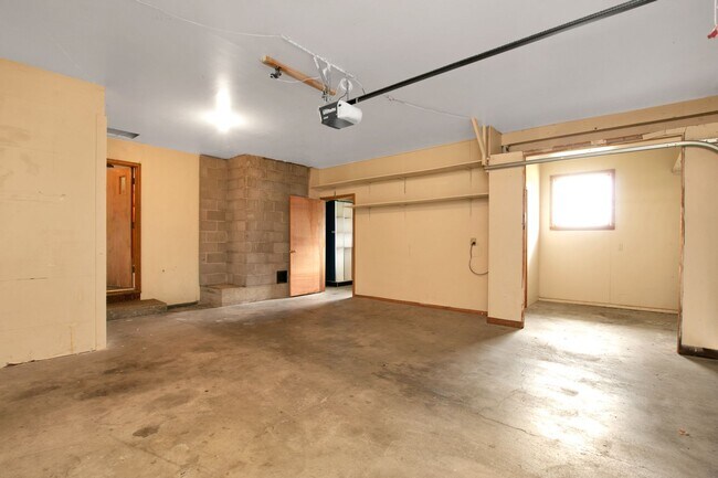 Building Photo - 1111 Wharton Manor Rd