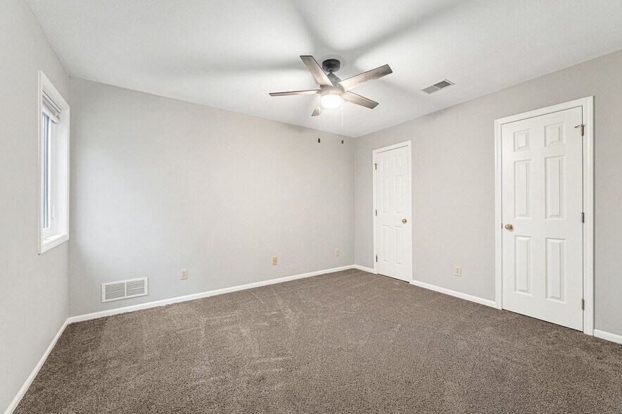 Building Photo - 6334 NW 82 Ct