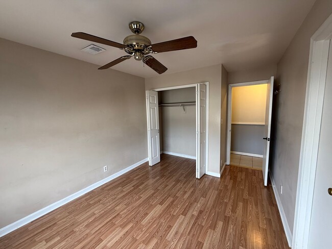 Building Photo - 102 Piccadilly Ln