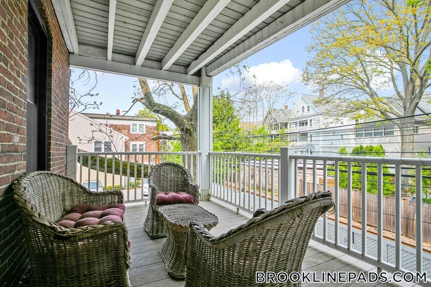 Building Photo - 40 Cameron St