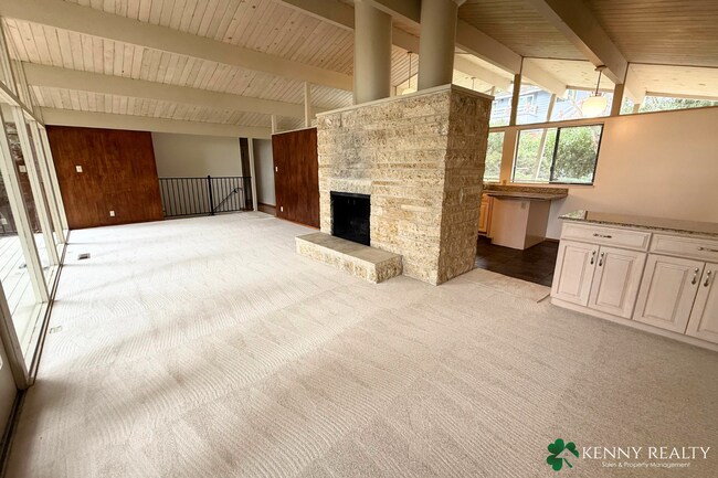 Building Photo - Spacious 4 Bedroom Home in San Mateo Hills with Dual Primary Suites