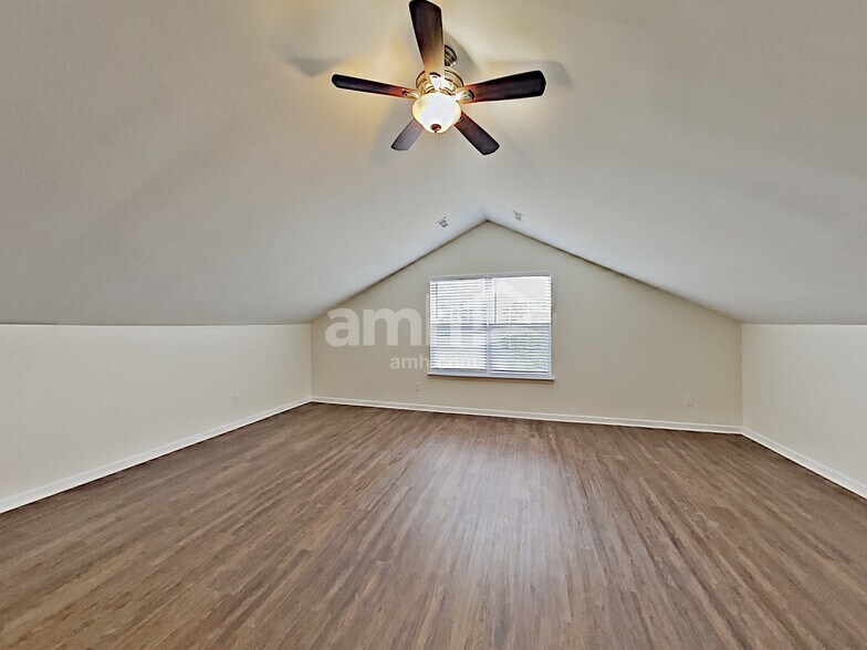 Building Photo - 2117 Ponty Pool Dr
