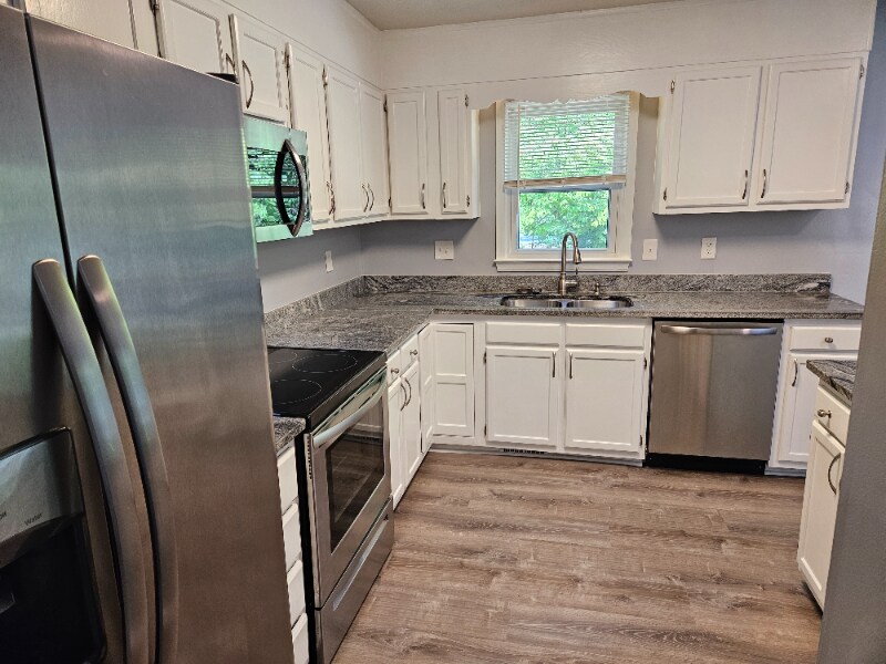 Building Photo - 3 Chanter Ct