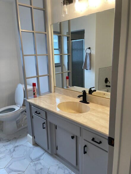 Building Photo - 2207 Jolley Dr