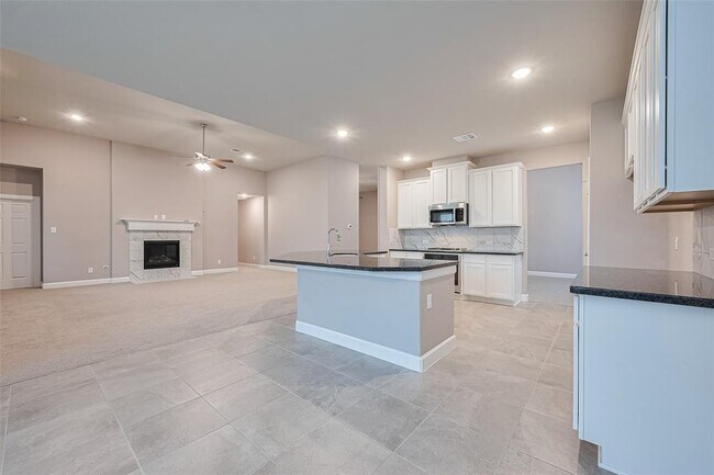 Building Photo - 5511 Highland Dr