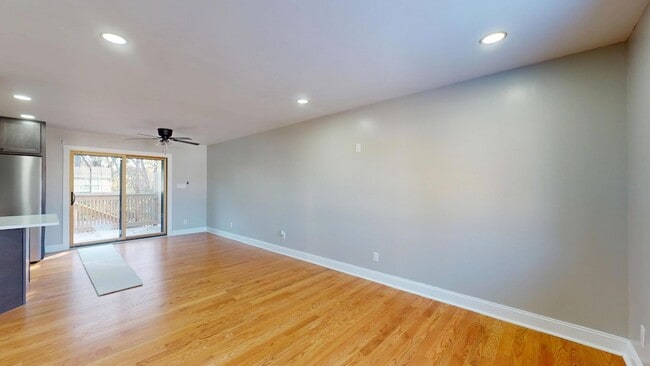 Building Photo - 1033 E 51st Pl