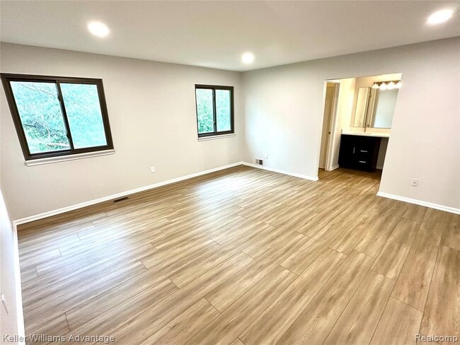 Building Photo - 31404 Hunters Cir Dr