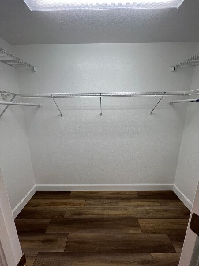 Building Photo - ($2,095) * ANNUAL ** Pool ** 3 Bed / 2 Bath - Harbor Heights  ** Single Family Home