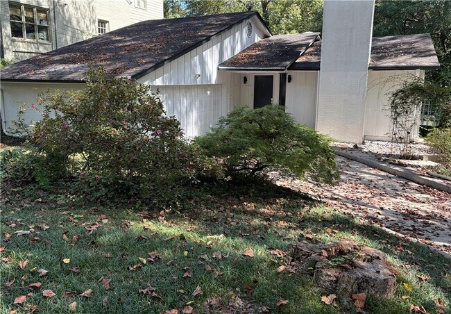 Building Photo - 2173 Monterey Dr NW