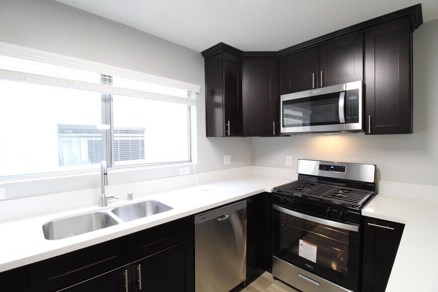 Primary Photo - Crenshaw Townhouse