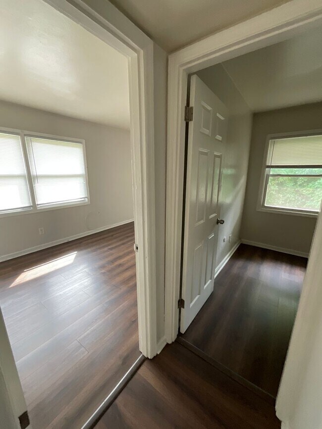 Building Photo - Two Bedroom Apartment off Rodman