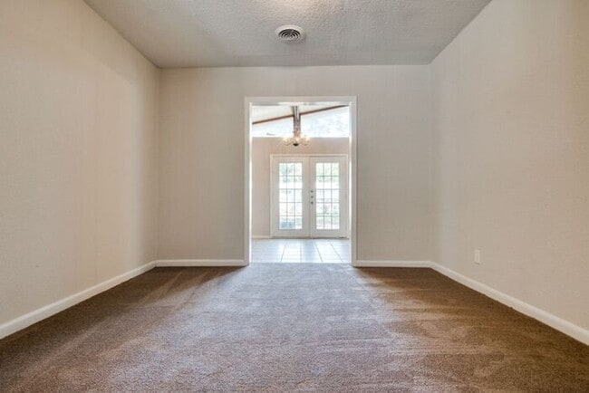 Building Photo - No Application Fees* $500 off 1st months r...