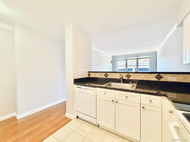 Building Photo - 300 Mamaroneck Ave