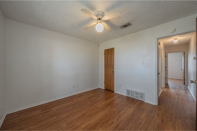 Building Photo - 6753 Spoonwood Ln