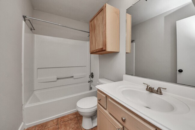 Building Photo - 1536 Kew Garden Dr