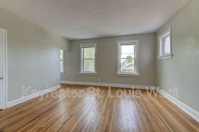 Building Photo - 3953 Tholozan Ave