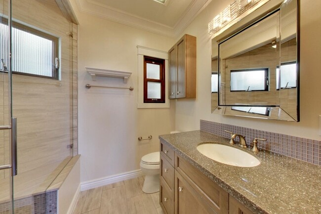 Building Photo - 2045 Hyde St