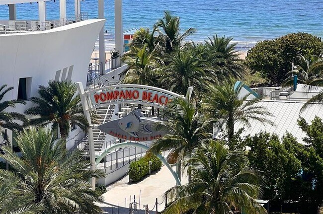 Building Photo - 3800 Oaks Clubhouse Dr