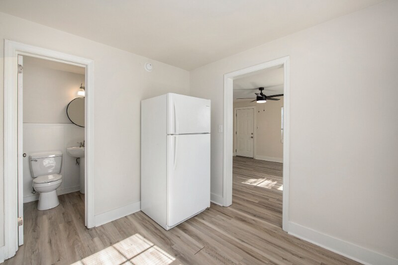 Building Photo - 1904 Hampton Ave