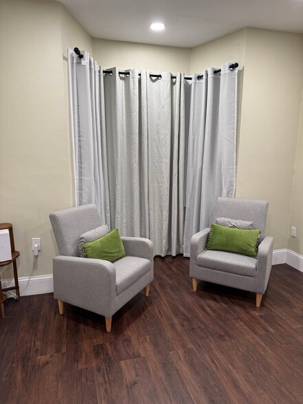 Building Photo - 252 Admiral St