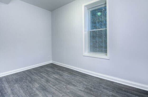 Building Photo - 1302 N Greenview Ave