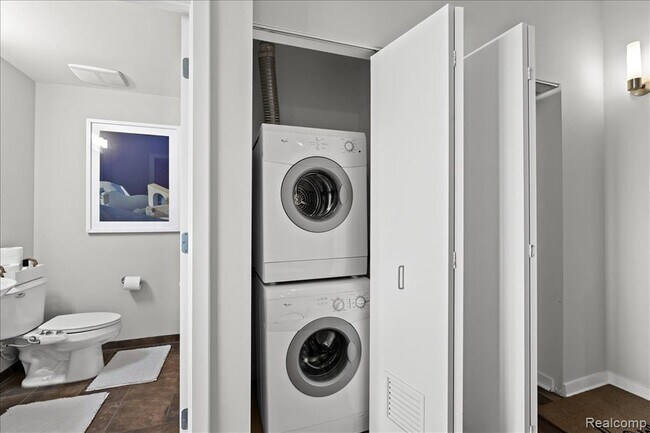 Building Photo - 432 S Washington Ave