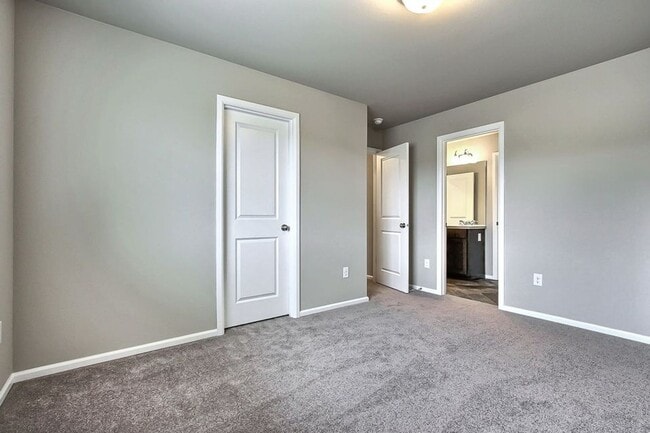 Building Photo - 3137 Gladiator St NE