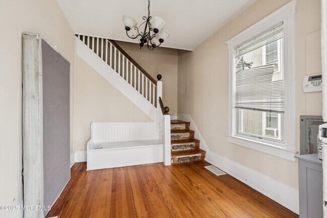 Building Photo - 113 12th Ave