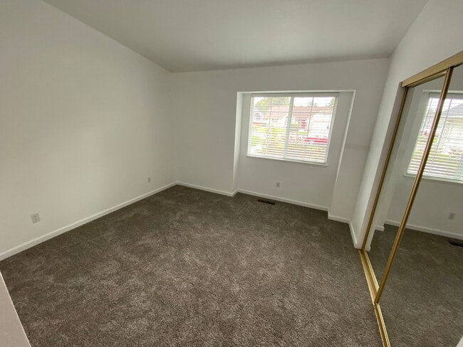 Building Photo - 4/3/2 Beautiful Home in Minden