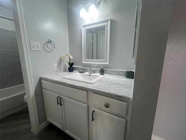 Building Photo - 7501 Chesterfield Dr