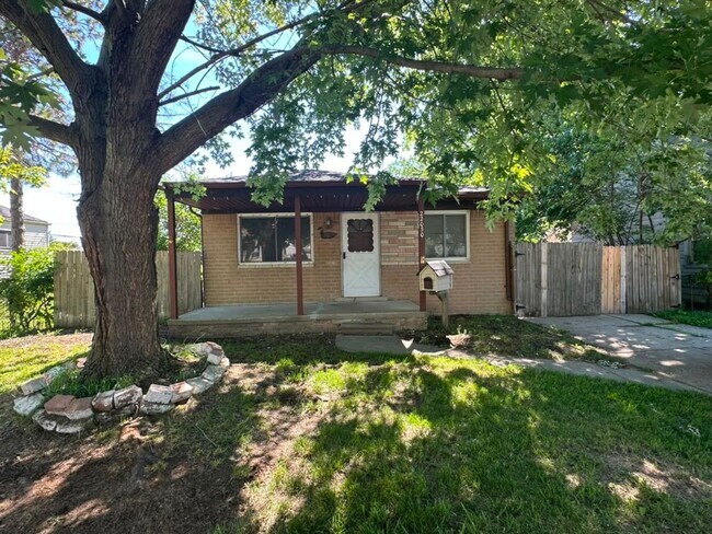 Building Photo - Awesome Eastpointe Ranch with finished basement