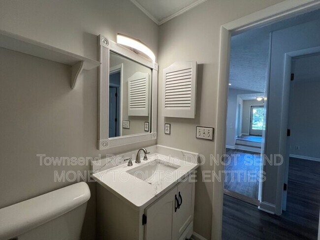 Building Photo - 7108 Calamar Dr
