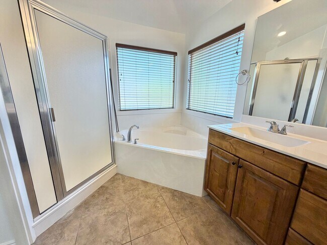 Building Photo - Beautiful Riverstone Home!!