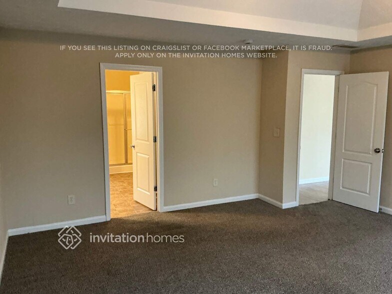 Building Photo - 4444 Grove Lake St SW