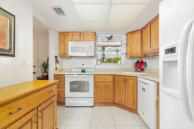 Building Photo - 18081 SE Country Club Dr