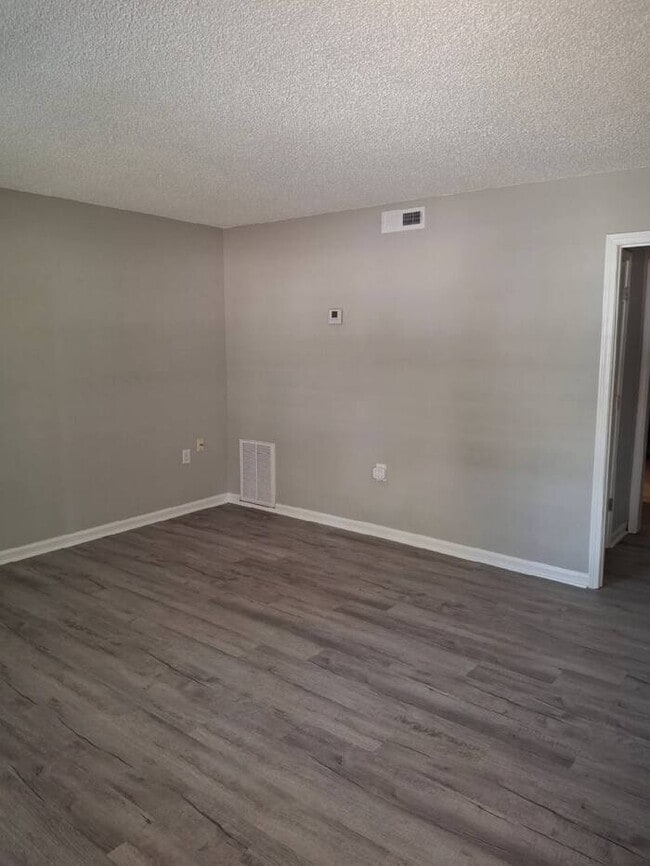 Building Photo - Duplex 2bedroom 1 Bath