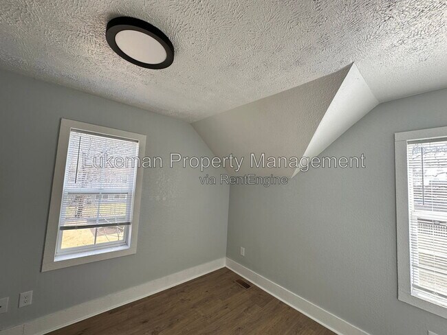 Building Photo - 215 E North St