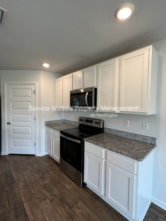 Building Photo - 7571 Oak Lake Blvd