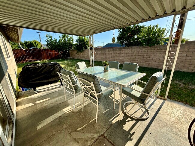 Building Photo - 1333 Currant Ave