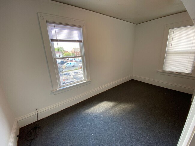 Building Photo - 2211 Neil Ave
