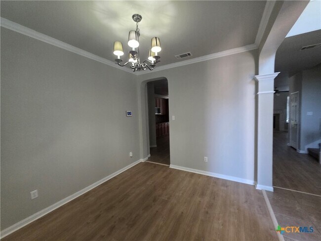 Building Photo - 423 Wrought Iron Dr
