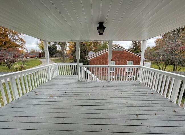 Building Photo - Douglas Hills Colonial