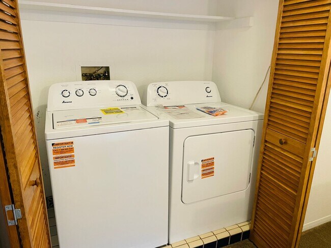 Building Photo - Village of Oak Creek