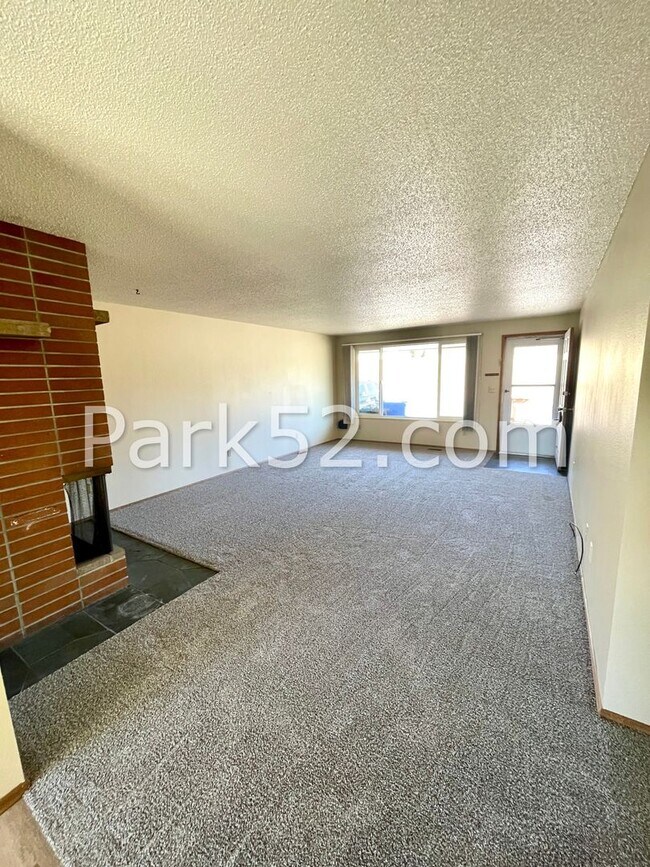 Building Photo - 1402-1404 N Orchard St