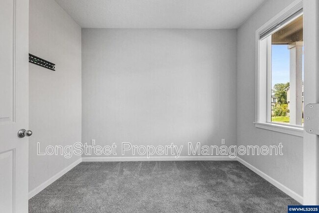 Building Photo - 7177 SE Sarah Dr
