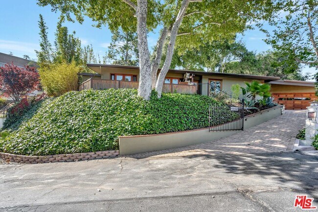 Primary Photo - 15511 Woodcrest Dr