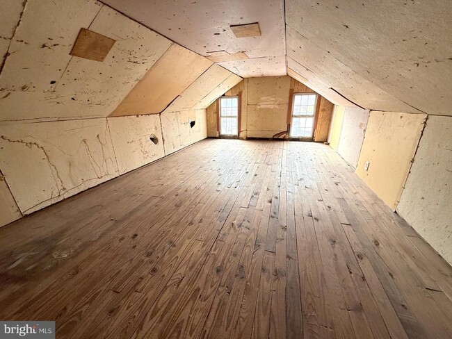 Building Photo - 27 N Main St