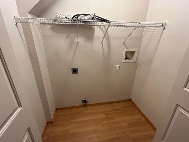 Building Photo - 1975 Greatview Dr