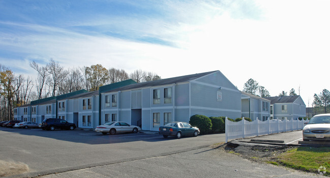 Primary Photo - Quail Oaks Apartments