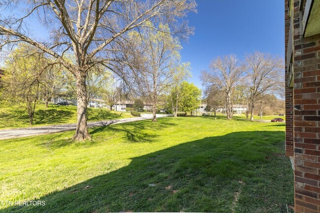 Building Photo - 431 Canberra Dr
